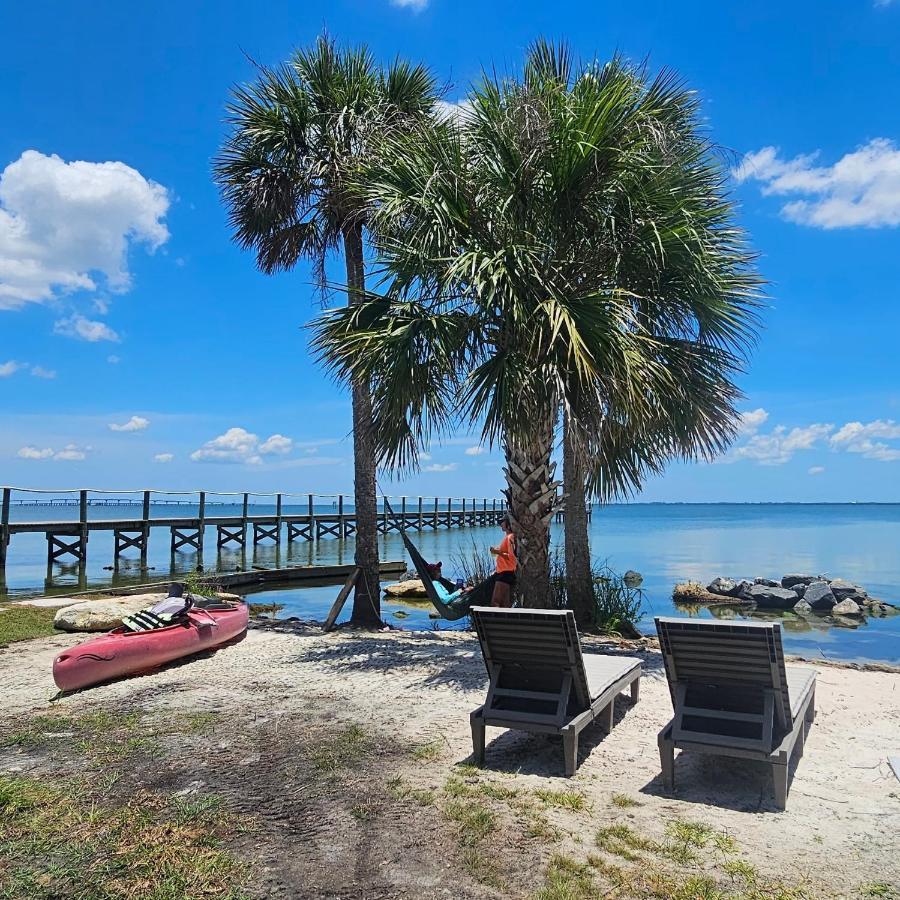 Nasa Waterfront Dolphin Suite Titusville Extérieur photo